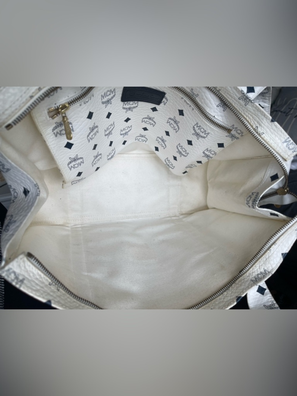 MCM Ivory and Ebony Tote Bag - Picture 11 of 12